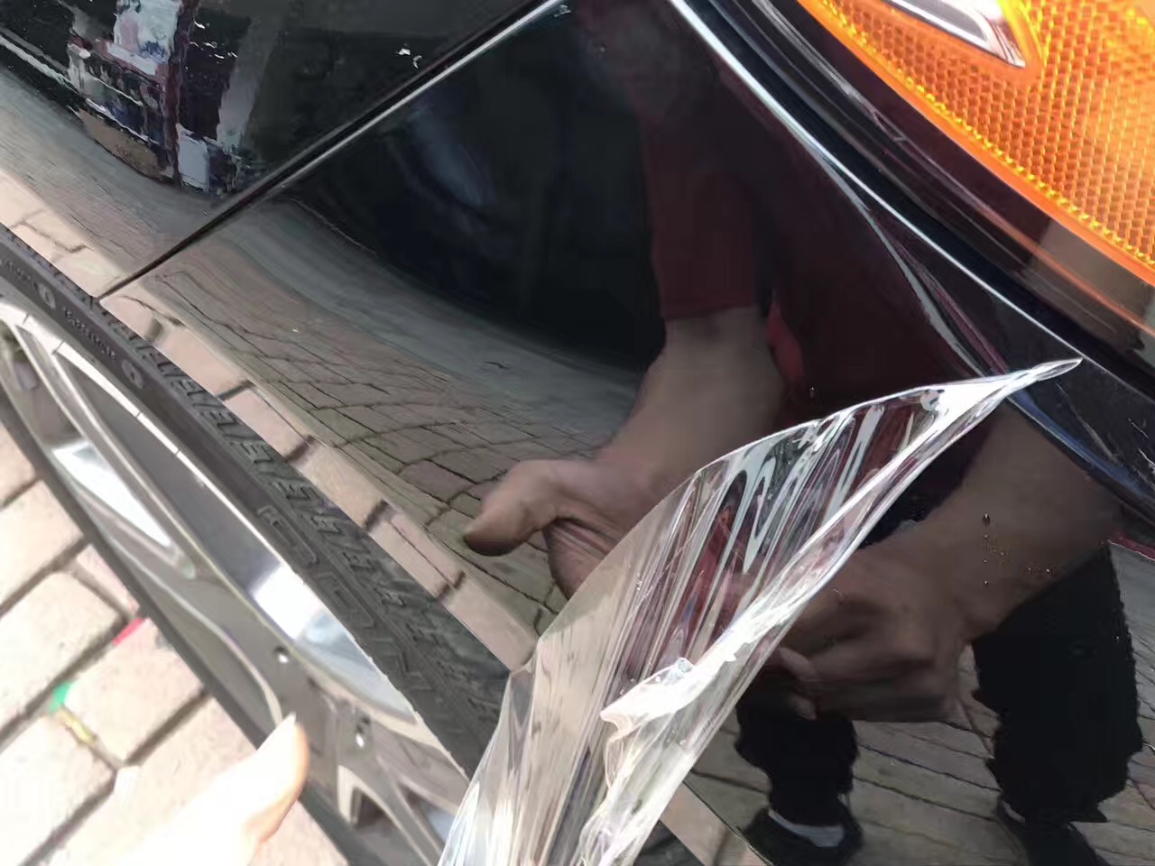 貼隱形車衣還用打蠟嗎？車衣和打蠟?zāi)膫€對車漆更具有保護作用？